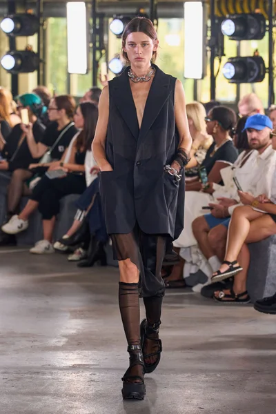 Look 18